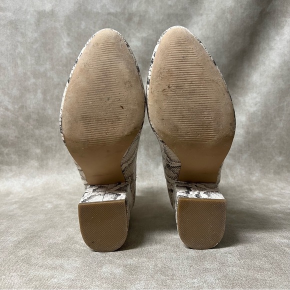 STEVE MADDEN
Women's Rookie Chop-Out Booties - Picture 7 of 9